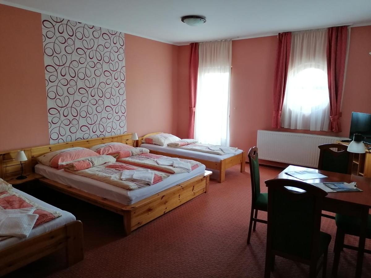 Medgyaszay Panzio Bed and Breakfast Nagykanizsa Buitenkant foto